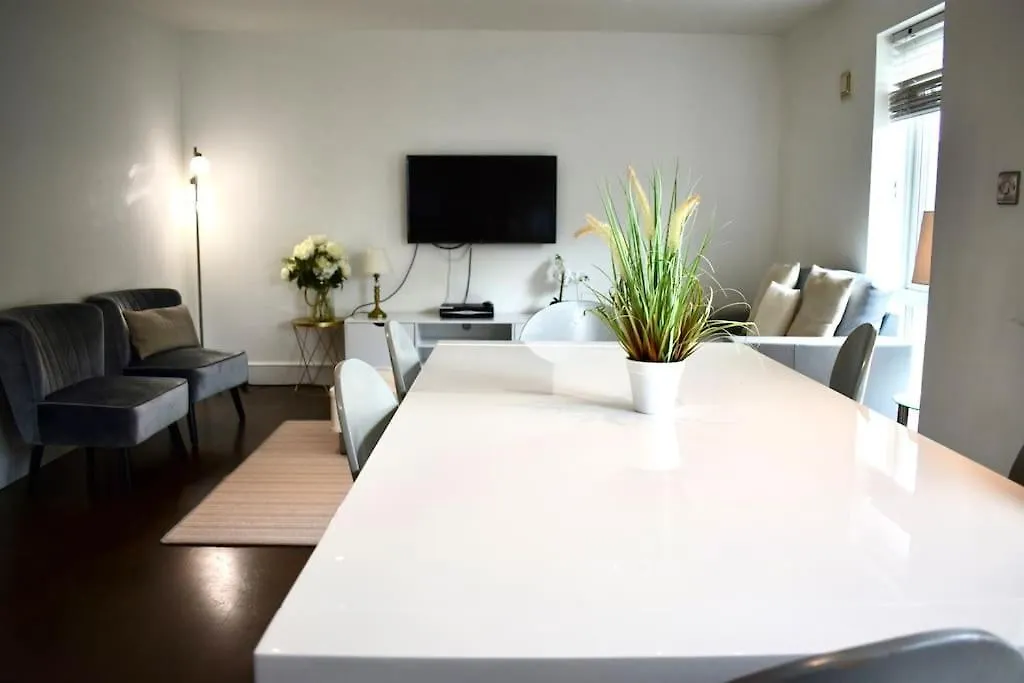 2 Bed Apartment In Southwark London United Kingdom